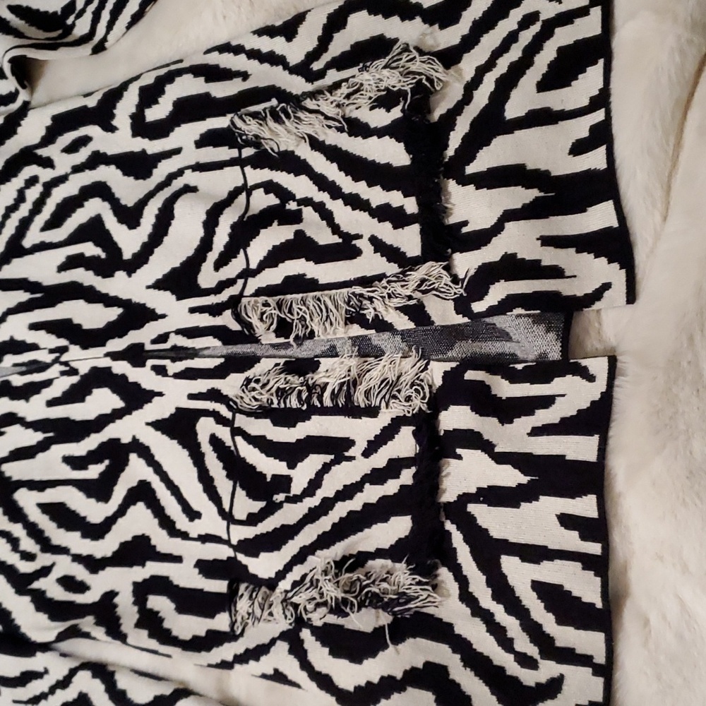 Cyrus Sweater - Picture 2 of 6